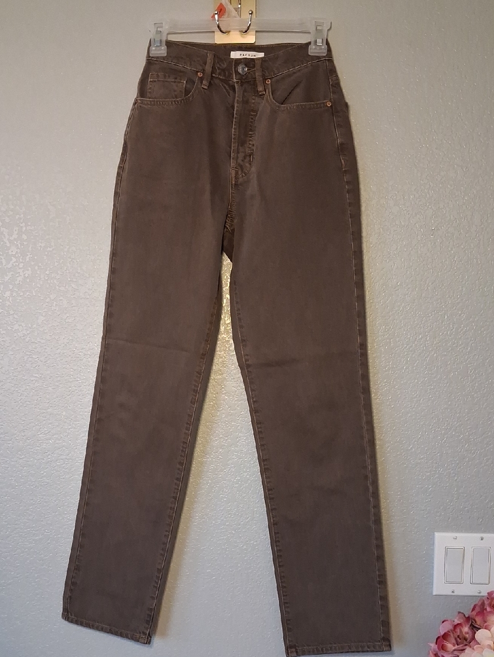 PacSun Women's Straight Jeans in Dark Brown Wash